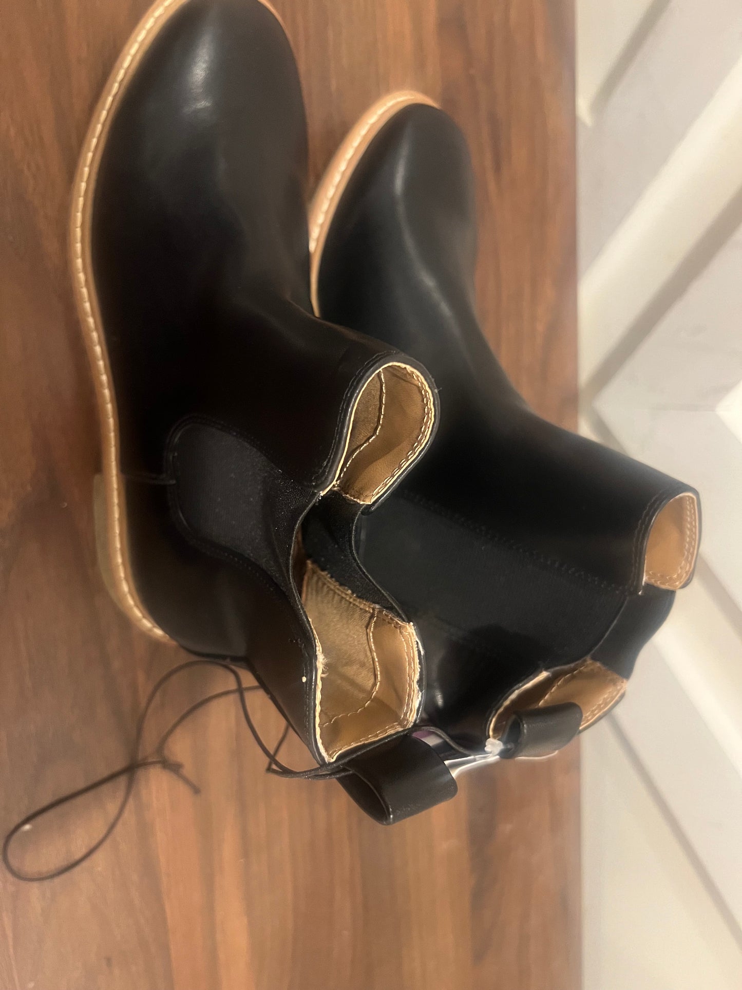 Universal Thread Women's Pearl Chelsea Black Boots