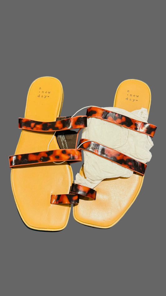 A New Day Women's Marilyn Toe Ring Footbed Sandals with a Tortoise Pattern