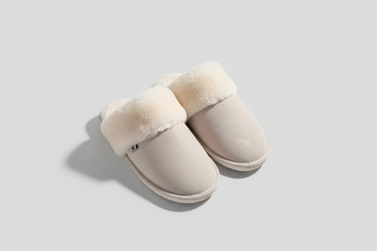 Minnetonka Sheepskin Women's slipper- 6M