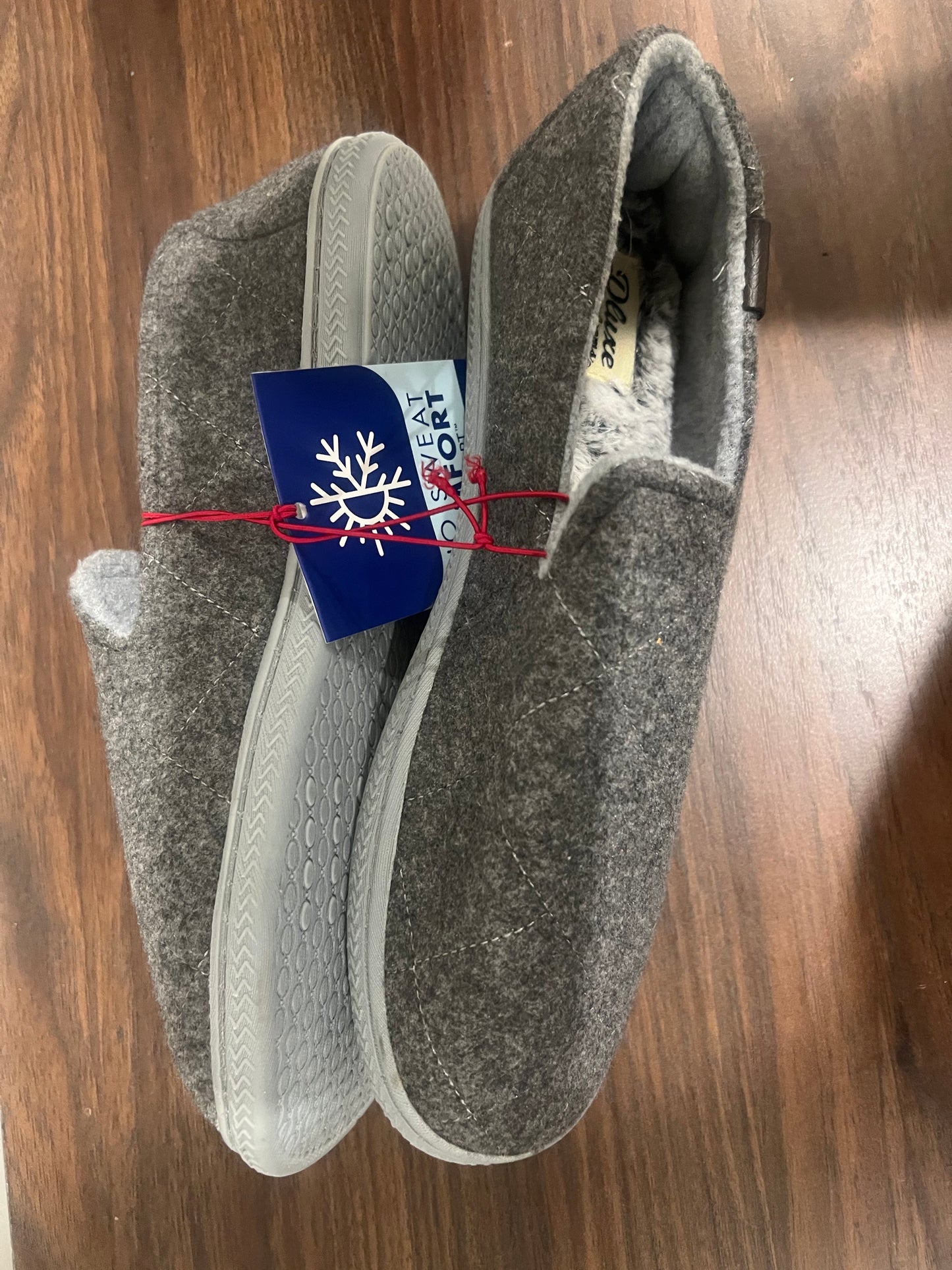 Dluxe By Dearfoams  Woman's Comfy Fleece Memory Foam Indoor/Outdoor Slippers - (9-10