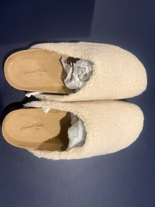 Universal Thread Women's Bev Teddy Soft Sherpa Flats Slip Ons Cream - Size 6