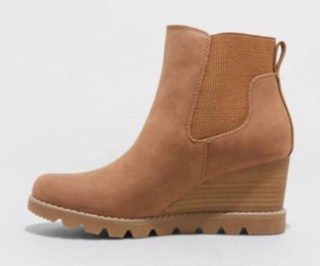 Women’s Linda Wedge Chelsea Boot Universal Thread - SIZE 8.5