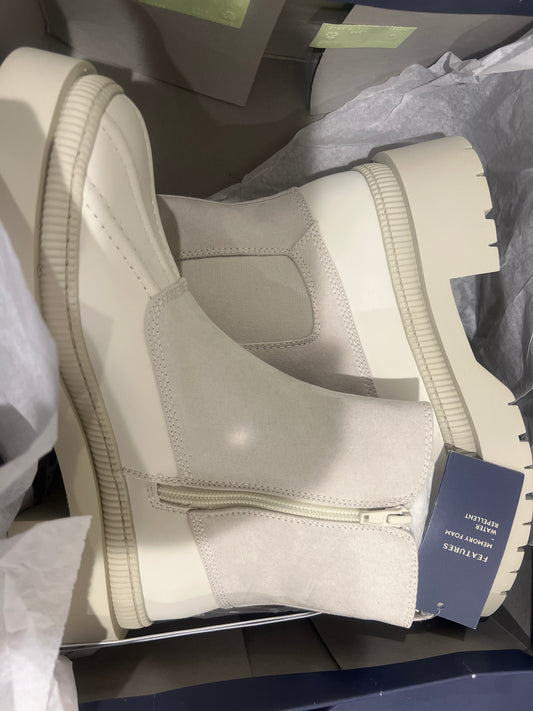 Universal Thread Women's Off White Ella Chelsea Boots