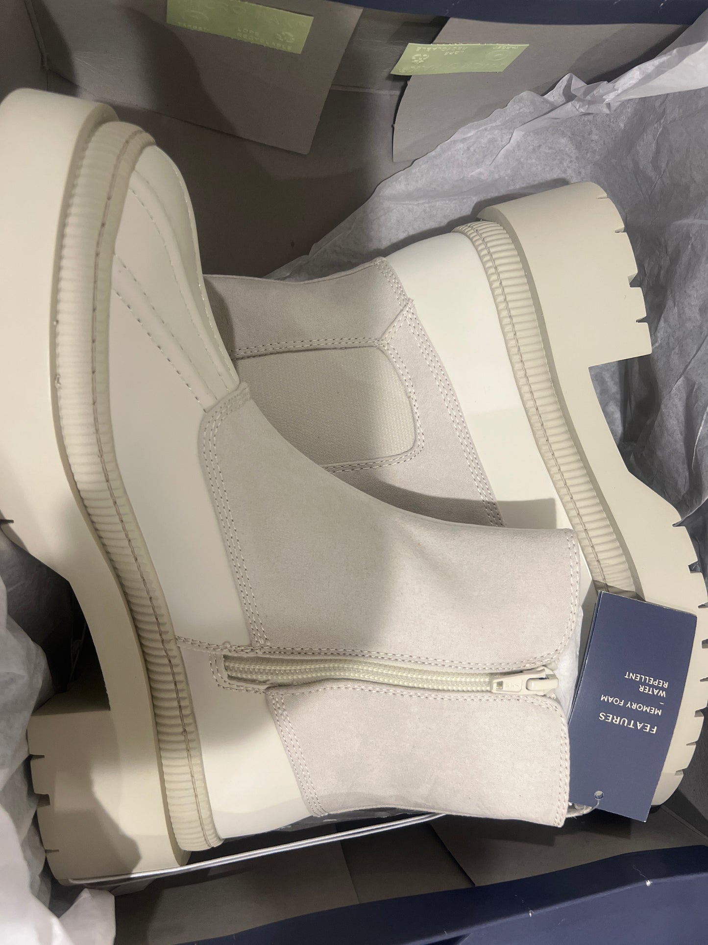 Universal Thread Women's Off White Ella Chelsea Boots