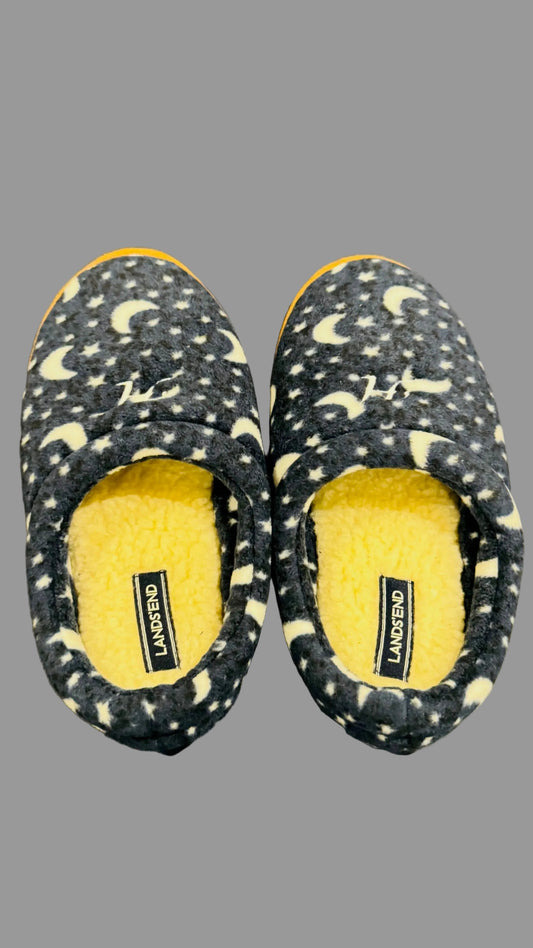 Lands' End kids Fleece Scuff Slipper Ivory Moon - Size 4